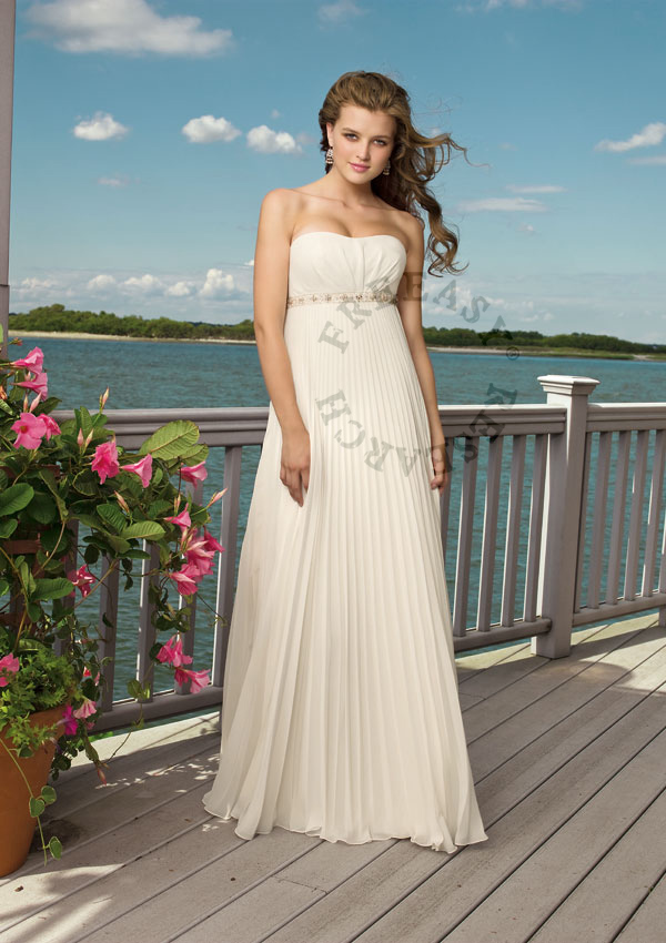 flowy empire wedding dress Posted by FREEASY July 29 2011 Leave a 